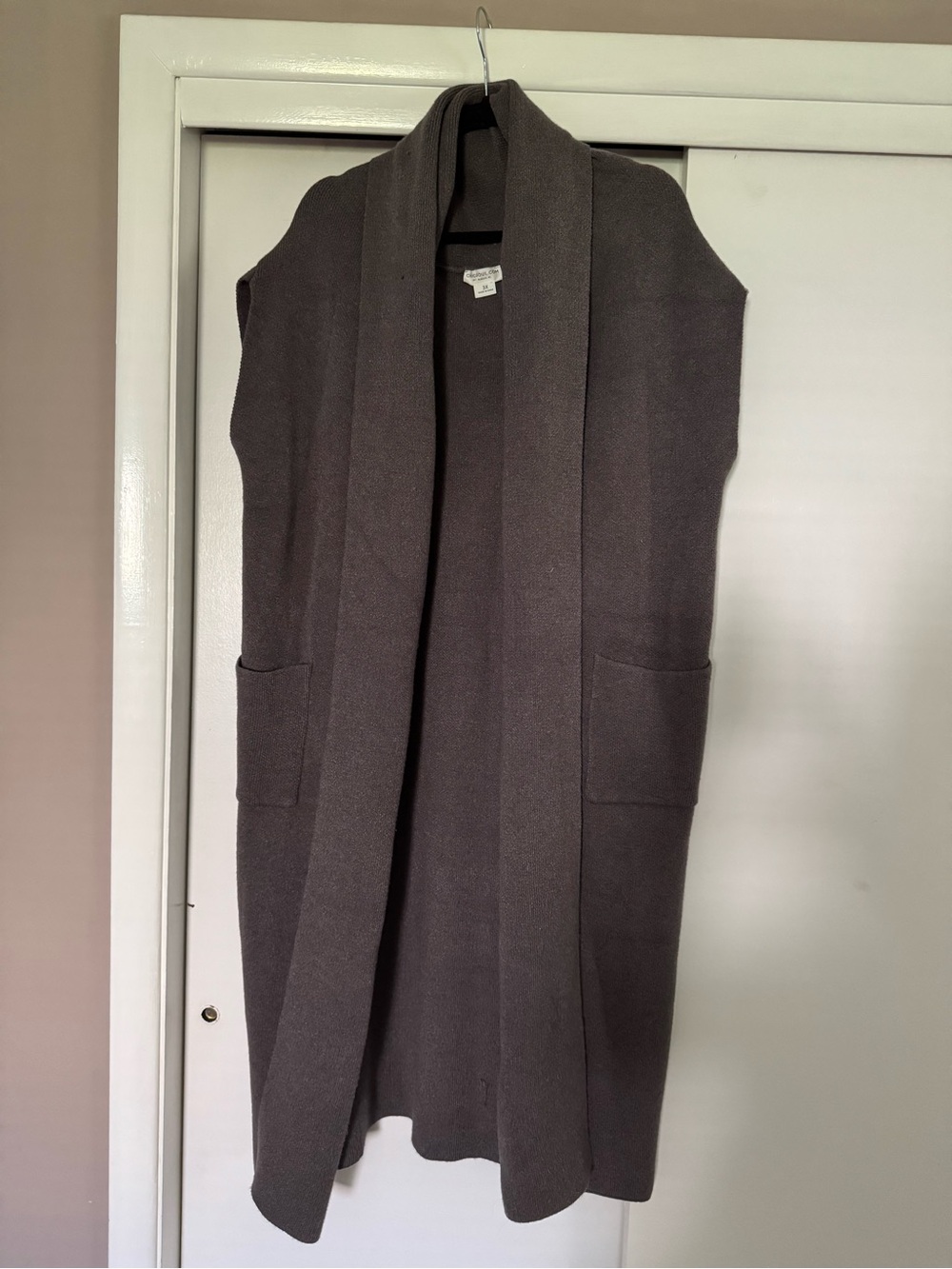 Chicsoul Sleeveless Open-Front Knit Vest Cardigan in Charcoal